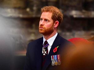 Pangeran Harry Bongkar Persaingan Sengit di Keluarga Kerajaan Saat Akhir Tahun