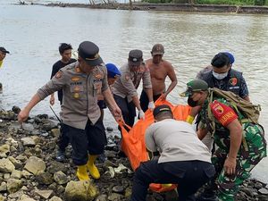 Mayat Laki-laki Ditemukan di Pantai Banyuwangi Tertimbun Sampah