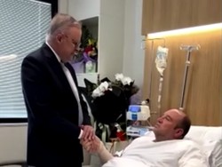 Video: PM Australia Jenguk Pahlawan Pantai Bondi, Ahmed Al Ahmed