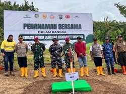Cegah Bencana, Perhutani hingga PT BSI Tanam 5.500 Bibit di Banyuwangi