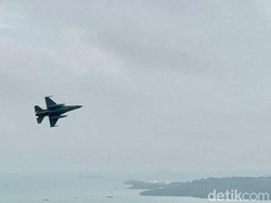 Pesawat Tempur Bolak-balik Terbang di Langit Batam, Ada Apa?