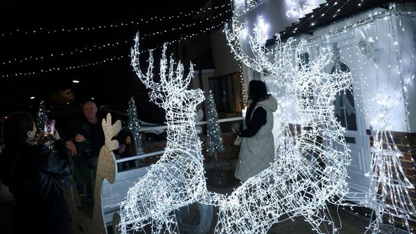 Rumah Bercahaya di Feltham Jadi Simbol Kepedulian Jelang Natal