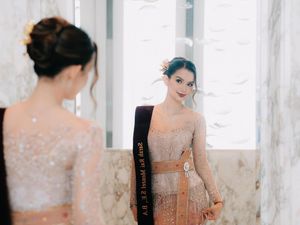 Sarah Menzel Tampil Paripurna saat Wisuda: Kebaya Bali-Gelar Ganda