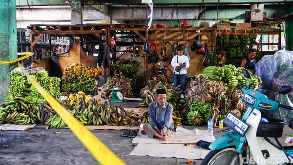 Sehari Usai Kebakaran, Pasar Induk Kramat Jati Dibuka Kembali