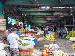 Pedagang Pasar Kramat Jati Terdampak Kebakaran Jualan di Kios Sementara