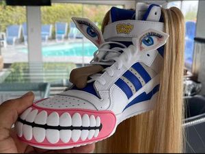 Sepatu-Sepatu Nyeleneh yang Terlalu Kreatif untuk Diabaikan