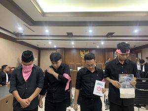 Delpedro dkk Didakwa Unggah 80 Konten Hasutan Terkait Kericuhan Agustus