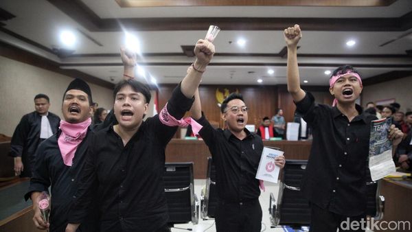 Sidang Perdana Delpedro dan Aktivis Lainnya di PN Jakarta Pusat