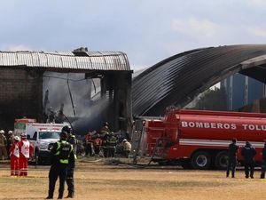 7 Orang Tewas Usai Jet Pribadi Jatuh Saat Mendarat Darurat di Meksiko