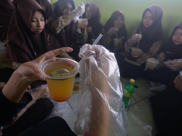 Tanamkan Hidup Sehat, Siswa SMP Boyolali Belajar Membuat Jamu