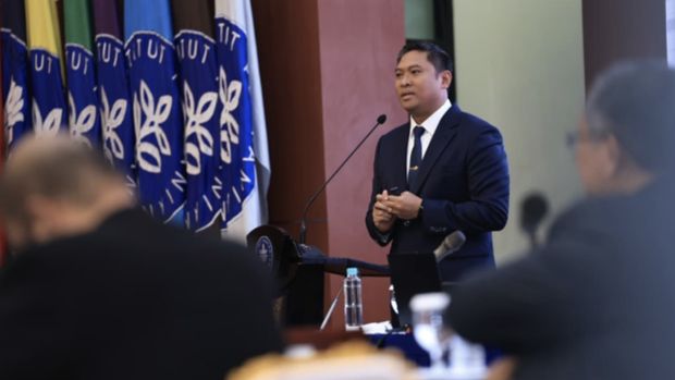 Wakil Menteri Pertanian (Wamentan) Sudaryono resmi meraih gelar Doktor Wakil Menteri Pertanian (Wamentan) Sudaryono resmi meraih gelar Doktor setelah menjalani sidang promosi doktor di Auditorium Fakultas Ekonomi dan Manajemen, Institut Pertanian Bogor (IPB), Bogor, Senin (15/12/2025).