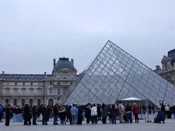 Video: Belajar dari Peristiwa Kemalingan, Kini Jendela Louvre Berpagar