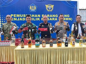 Miras dan Jutaan Batang Rokok Ilegal Senilai Rp 60,2 Miliar di Medan Diamankan