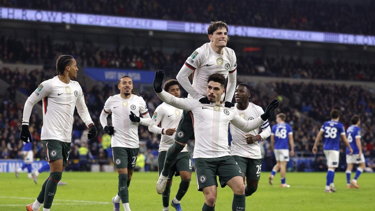 Chelsea melaju ke Semifinal Carabao Cup 2025/2026 usai menang 3-1 di kandang Cardiff City. (Action Images via Reuters/Andrew Couldridge)