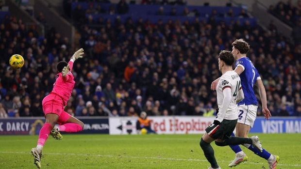 Soccer Football - Carabao Cup - Quarter Final - Cardiff City v Chelsea - Cardiff City Stadium, Cardiff, Wales, Britain - December 16, 2025 Chelsea's Alejandro Garnacho scores their third goal Action Images via Reuters/Andrew Couldridge EDITORIAL USE ONLY. NO USE WITH UNAUTHORIZED AUDIO, VIDEO, DATA, FIXTURE LISTS, CLUB/LEAGUE LOGOS OR 'LIVE' SERVICES. ONLINE IN-MATCH USE LIMITED TO 120 IMAGES, NO VIDEO EMULATION. NO USE IN BETTING, GAMES OR SINGLE CLUB/LEAGUE/PLAYER PUBLICATIONS. PLEASE CONTACT YOUR ACCOUNT REPRESENTATIVE FOR FURTHER DETAILS..