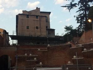 40 Tahun Terbengkalai, Istana dari Abad ke-16 Ini Akhirnya Bangkit Lagi!