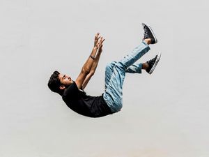 Arti Mimpi Jatuh dari Ketinggian Pertanda Baik atau Buruk? Ini Tafsirnya