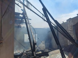 Kebakaran Hanguskan 2 Rumah dan Gedung SD di Manado