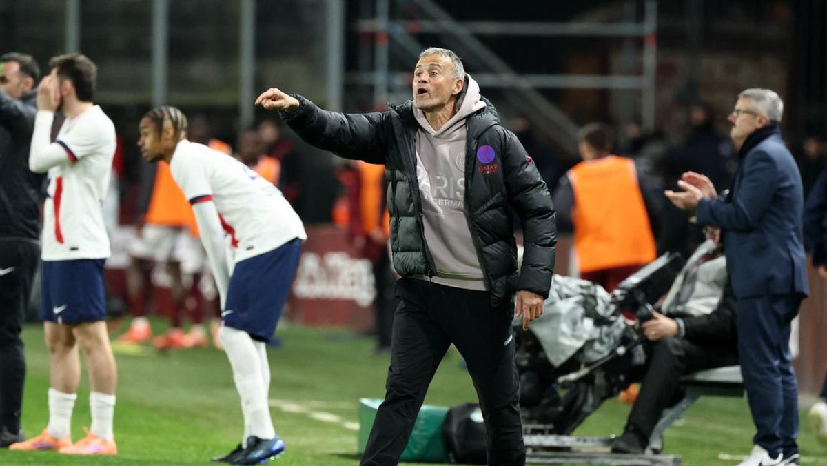 Luis Enrique menangi gelar pelatih terbaik FIFA 2025. (REUTERS/CATHERINE STEENKESTE)