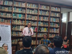 Buku Mamak Pulang, Ekspresi Cinta Keluarga Eks KSAU Chappy Hakim pada Ibunda