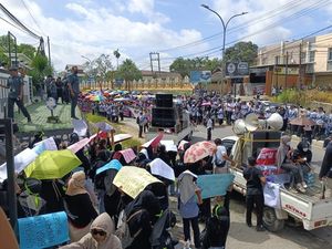 PGRI Demo di PT Sultra Protes Vonis Guru Mansur Terdakwa Pelecehan Murid