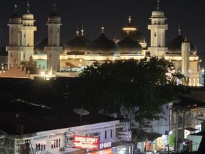 Sistem Kelistrikan Aceh Berangsur Pulih, Banda Aceh Malam Ini Kembali Terang