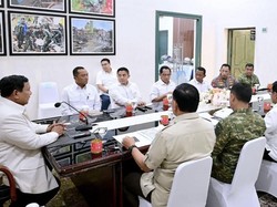 Tiba di Sumbar, Prabowo Langsung Rapat Bareng Menteri, Panglima TNI dan Kapolri