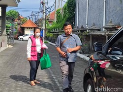 Dituntut 6 Tahun Penjara, Mantan Mantri BRI Jembrana Tak Kuasa Menangis