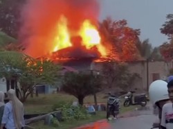 Polisi Amankan 5 Terduga Bandar Narkoba di Madina yang Rumahnya Dibakar Warga