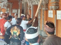 Kantor Desa Sudaji Disegel, Supriatna Minta Pelayanan Tetap Berjalan