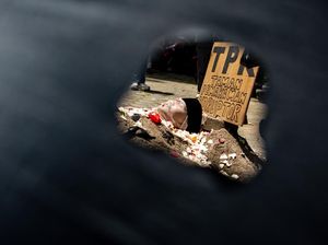 Seniman Bandung Gelar Aksi Seni Taman Pemakaman Koruptor