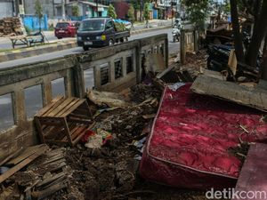 Warung Remang-remang di Kalimalang Ditertibkan, Kini Rata dengan Tanah