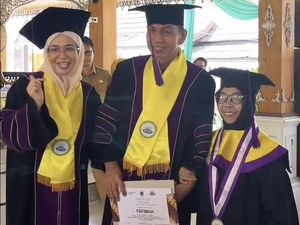 152 Lansia di Batang Hari Jambi Wisuda Sekolah Lansia Tangguh