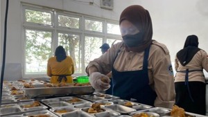 Video MBG Tetap Dibagikan saat Libur Sekolah, CELIOS: Tak Ada Urgensinya