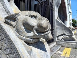 Gedung Singa Surabaya Ternyata Dijaga Jaguar Bersayap yang Sarat Simbol