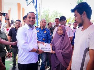 Gubernur Sulsel Beri Bantuan Rp 352 Juta untuk Korban Puting Beliung Pinrang
