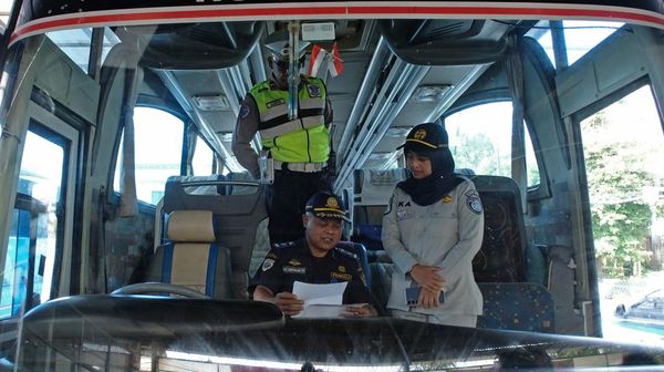 Jelang Nataru, Petugas Gabungan Sisir Kelayakan Angkutan Umum