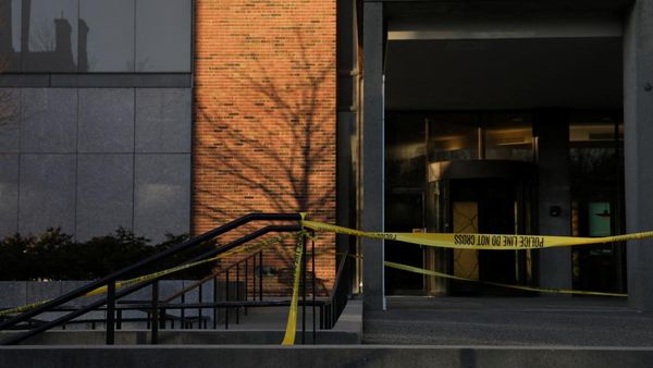 Kampus Brown Masih Ditutup, Perburuan Pelaku Penembakan Terus Berlanjut