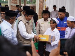 Menag Salurkan Daging DAM Haji-Sembako untuk Ponpes Terdampak Banjir Aceh
