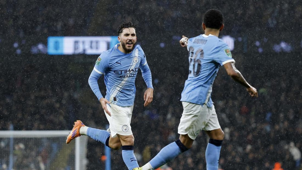 Manchester City melaju ke semifinal Carabao Cup 2025/2026 usai singkirkan Brentford. (Action Images via Reuters/Jason Cairnduff)
