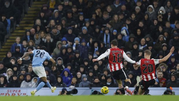 Soccer Football - Carabao Cup - Quarter Final - Manchester City v Brentford - Etihad Stadium, Manchester, Britain - December 17, 2025  Manchester City's Savinho scores their second goal Action Images via Reuters/Jason Cairnduff EDITORIAL USE ONLY. NO USE WITH UNAUTHORIZED AUDIO, VIDEO, DATA, FIXTURE LISTS, CLUB/LEAGUE LOGOS OR 'LIVE' SERVICES. ONLINE IN-MATCH USE LIMITED TO 120 IMAGES, NO VIDEO EMULATION. NO USE IN BETTING, GAMES OR SINGLE CLUB/LEAGUE/PLAYER PUBLICATIONS. PLEASE CONTACT YOUR ACCOUNT REPRESENTATIVE FOR FURTHER DETAILS..