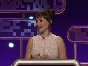 Model Ini Galang Donasi Bencana dari Jualan Foto Menggoda