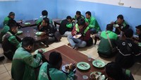 Tak Hanya Pelajar, Ojol Subang Kini Ikut Nikmati Makan Gratis