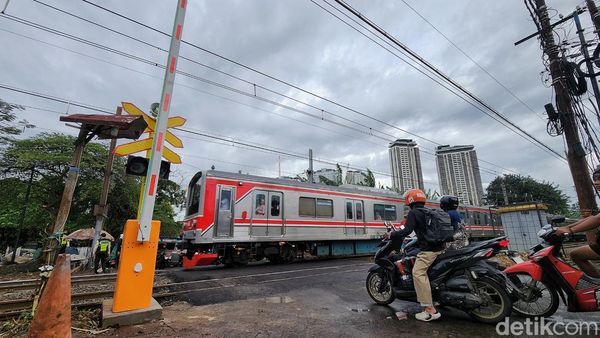 Pembangunan Palang Perlintasan Kereta Api