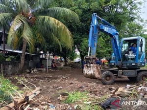 Penertiban Bangli di TPU Rawa Bunga, Bengkel-Kandang Unggas Dibongkar