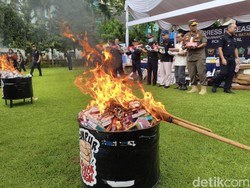 9,3 Juta Batang Rokok Ilegal Dimusnahkan di Sidoarjo