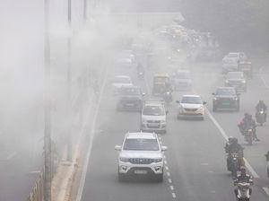 Polusi Memburuk, Jalanan New Delhi Dipasang Sistem Kabut