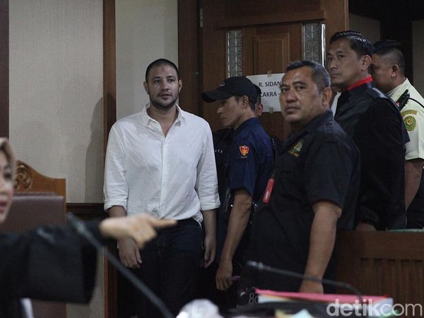 Potret Ammar Zoni Perdana Hadir Langsung Persidangan Kasus Narkoba
