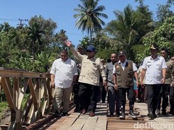 Prabowo Cek Jembatan Bailey Mantuang di Padang Pariaman, Begini Kondisinya