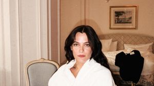 Potret Aktris Riley Keough yang Disebut Ibu dari Anak Ketiga John Travolta